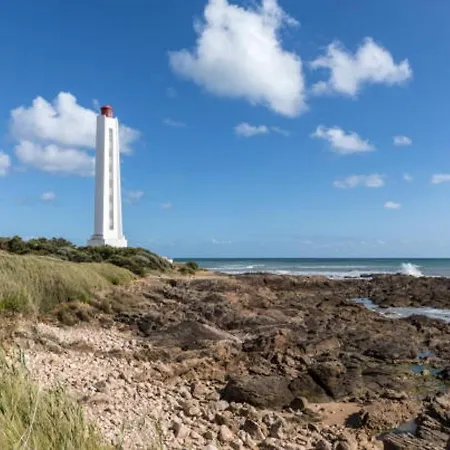 Apartment T2 Avec Balcon, Parking Et Acces - D'olonne - Fr-1-325-110 *
